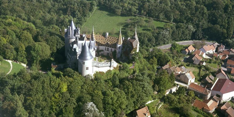 La Rochepot (Côte d'Or) Le château, vue aérienne