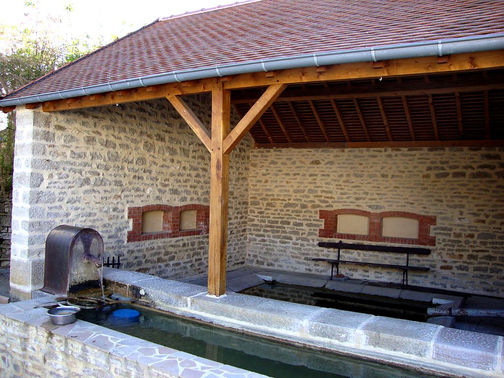 La Rochepot (Côte d'Or) Le lavoir