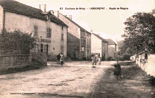 La Rochepot (Côte d'Or) Le village CPA