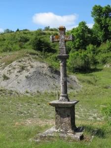 Une croix (entre le village et Saint-Xist)