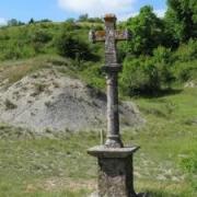 Une croix (entre le village et Saint-Xist)