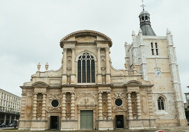 Le havre seine maritime la cathedrale notre dame facade principale