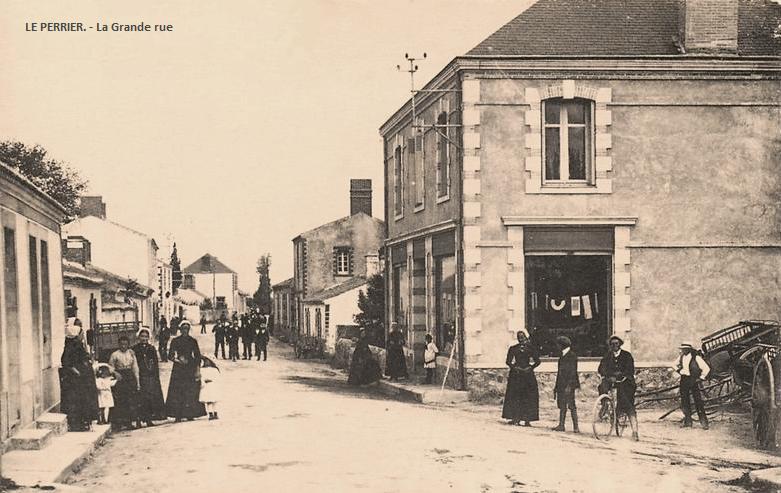 Le Perrier (Vendée) Grande rue CPA