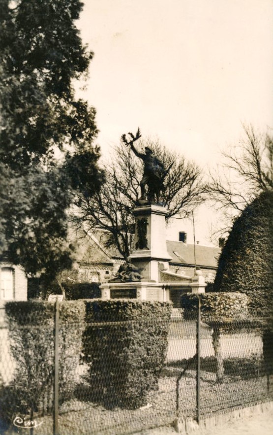 Ligny en cambresis 59 le monument aux morts cpa