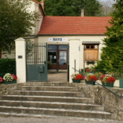 Limanton (Nièvre) La mairie et ancienne école