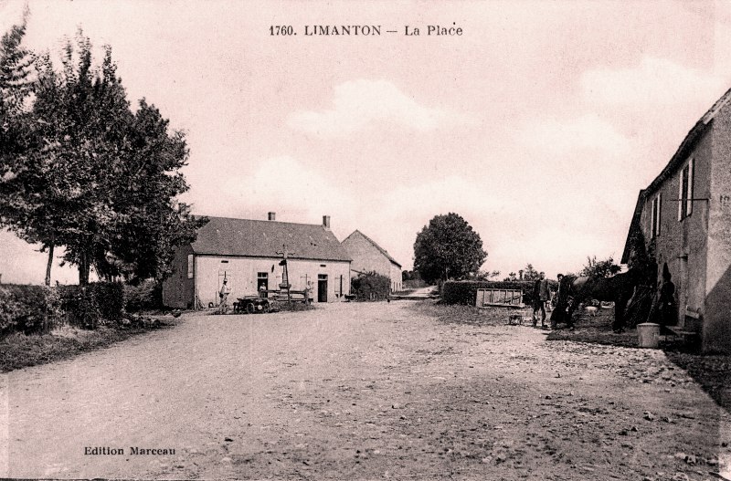 Limanton (Nièvre) La place CPA