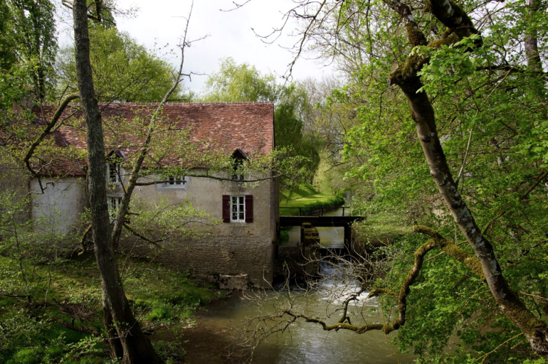 Limanton (Nièvre) Mont, l'ancien  moulin