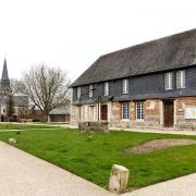 Lintot seine maritime la mairie et l eglise