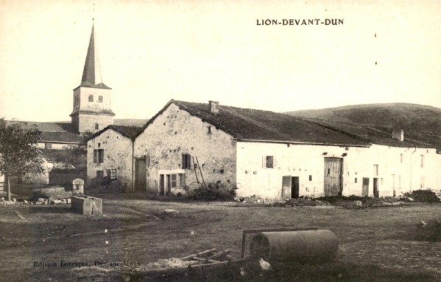 Lion devant dun meuse l eglise cpa