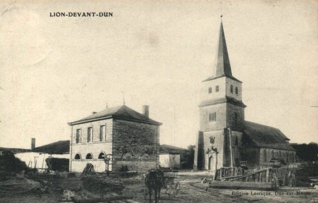 Lion devant dun meuse l eglise cpa