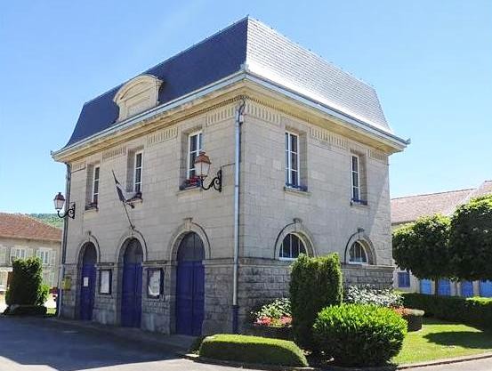 Lion devant dun meuse la mairie