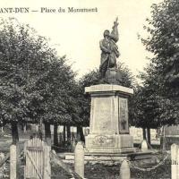 Lion devant dun meuse le monument aux morts cpa