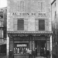 Au Coin de Rue, cpa