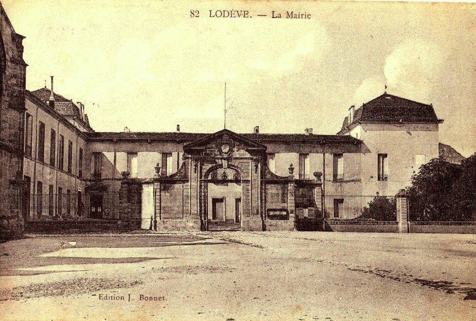 Lodève (Hérault) L'Hôtel de Ville CPA