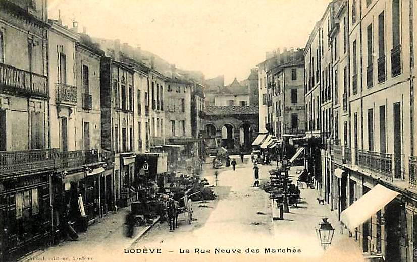 Lodève (Hérault) La rue des marchés CPA