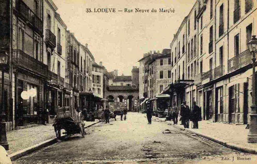 Lodève (Hérault) La rue du Marché CPA