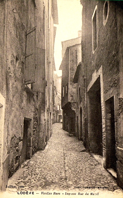 Lodève (Hérault) La rue du Mazel CPA