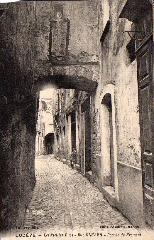 Lodève (Hérault) La rue Kléber CPA