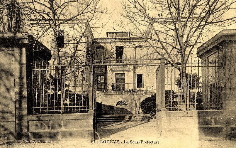 Lodève (Hérault) La sous-Préfecture CPA