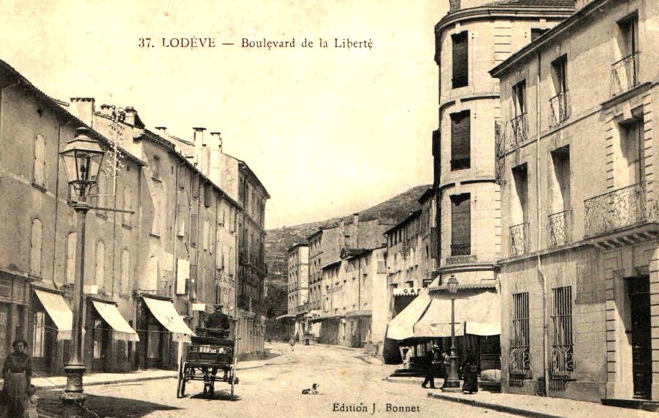 Lodève (Hérault) Le Bld de la Liberté CPA