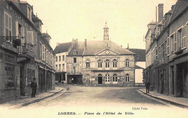 Lormes (Nièvre) L'Hôtel de Ville CPA