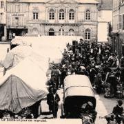 Lormes (Nièvre) Le marché de l'Hôtel de Ville CPA