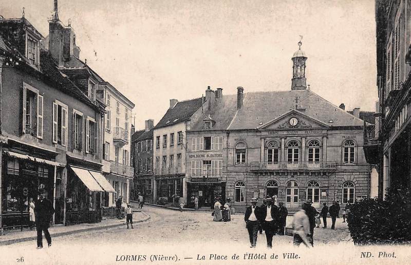 Lormes (Nièvre) L'Hôtel de Ville CPA