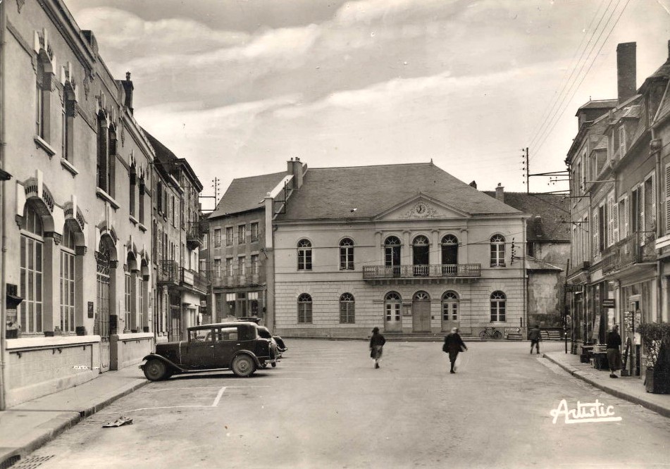 Lormes (Nièvre) L'Hôtel de Ville CPA