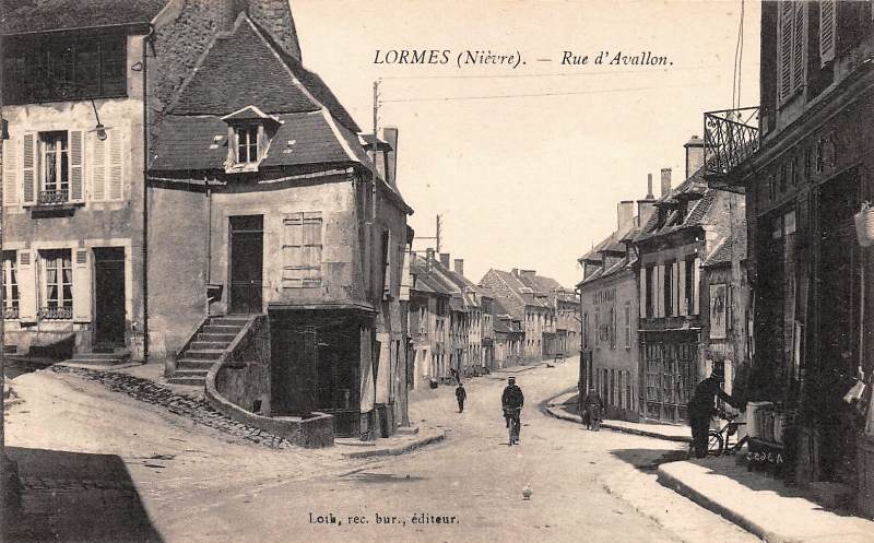 Lormes (Nièvre) La route d'Avallon CPA