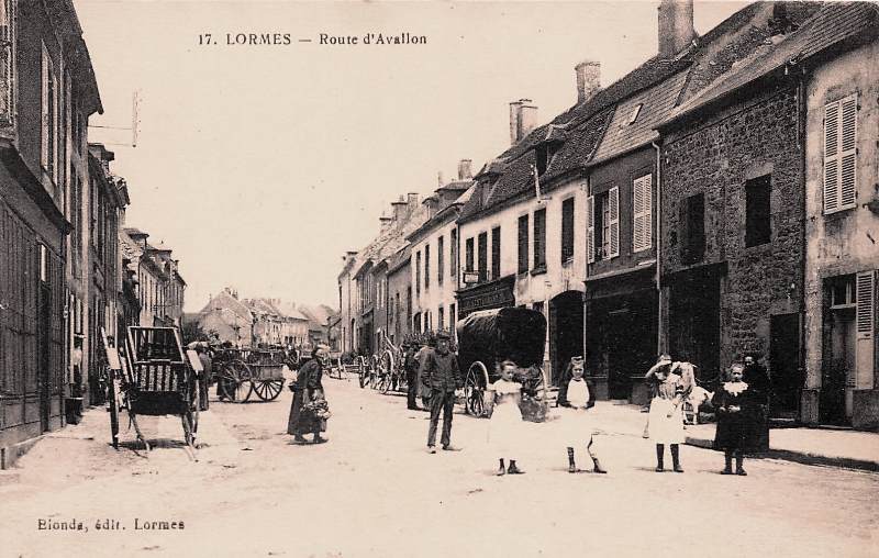 Lormes (Nièvre) La route d'Avallon CPA