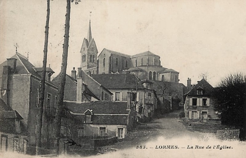 Lormes (Nièvre) La rue de l'église CPA