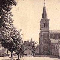 L'église et le marché couvert CPA