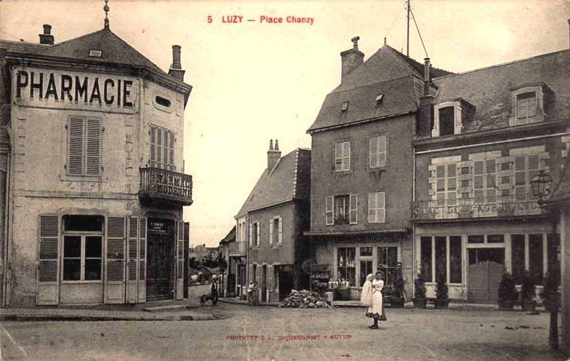 Luzy (Nièvre) La Place Chanzy CPA