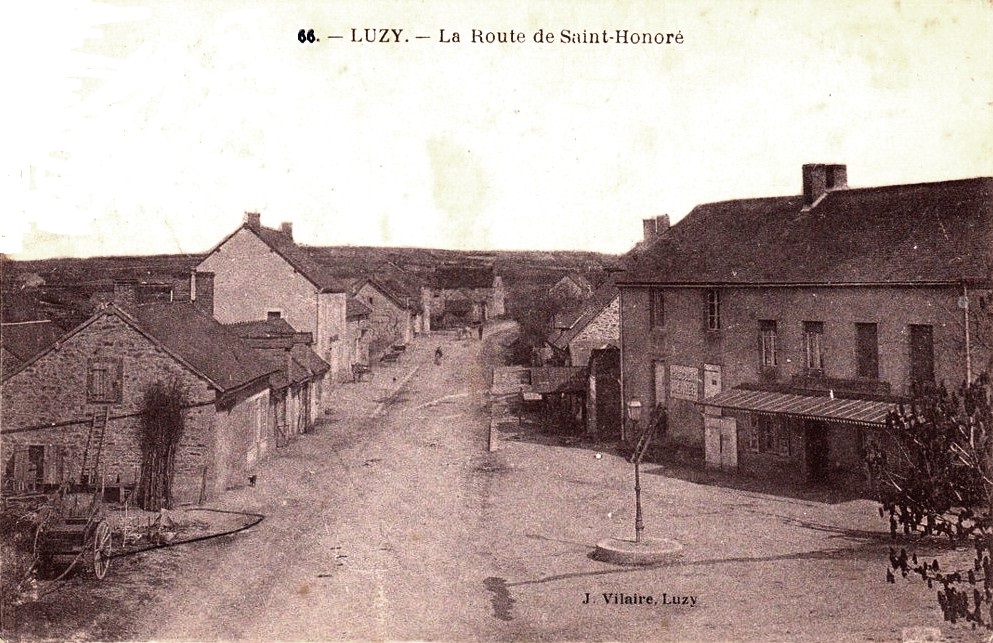 Luzy (Nièvre) La route Saint Honoré CPA