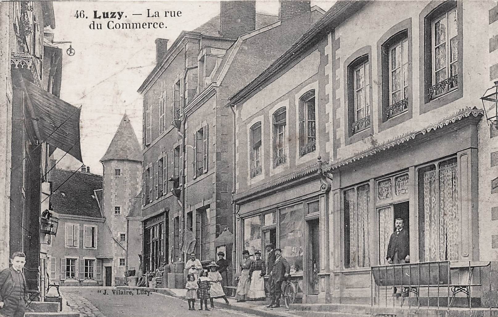 Luzy (Nièvre) La rue du commerce CPA