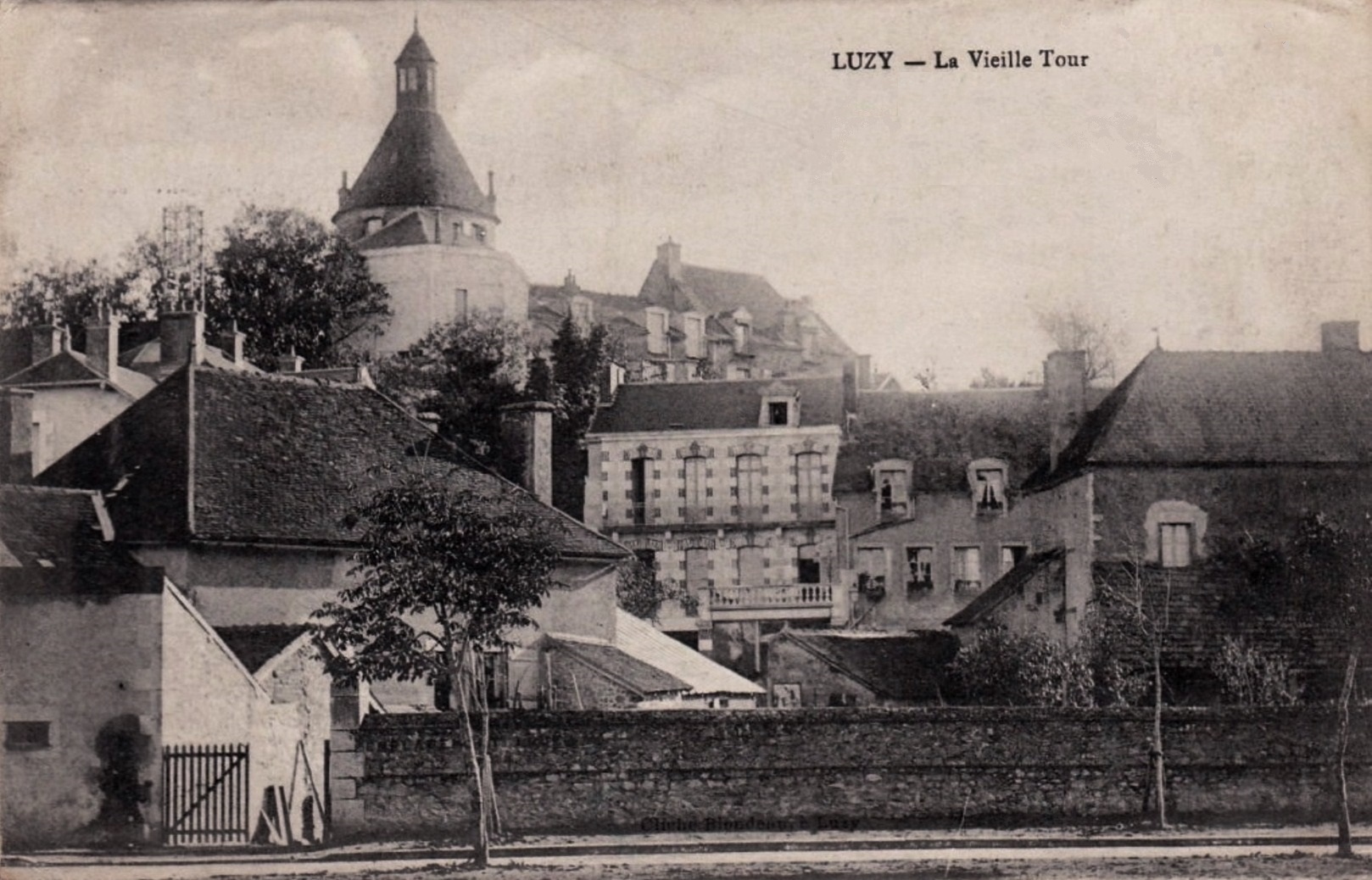 Luzy (Nièvre) La tour CPA