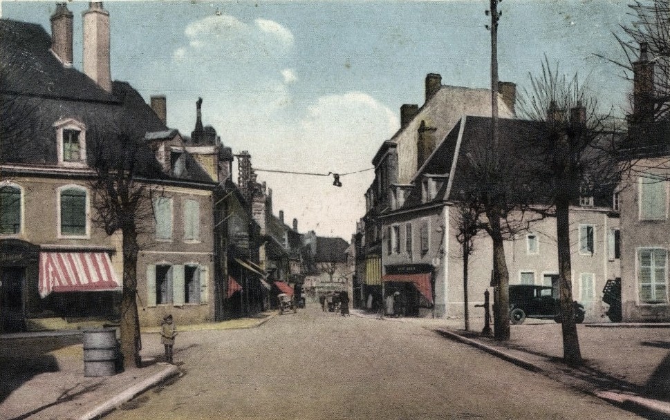 Luzy (Nièvre) Le centre ville CPA