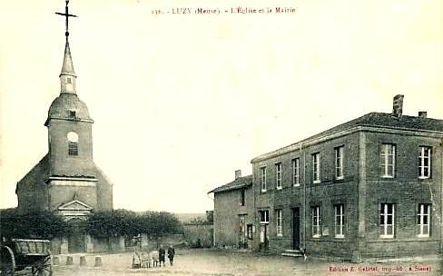 Luzy-Saint-Martin (Meuse) L'église et la mairie CPA