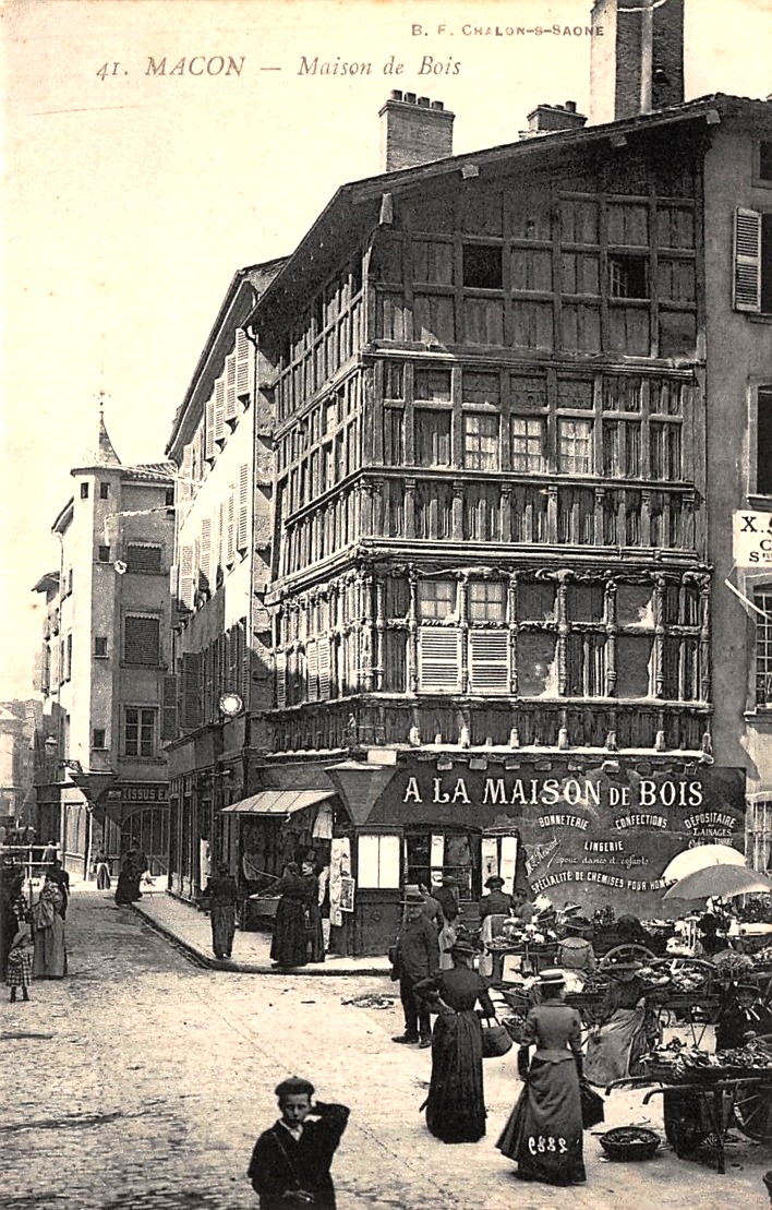 Mâcon (71) Maison de bois CPA