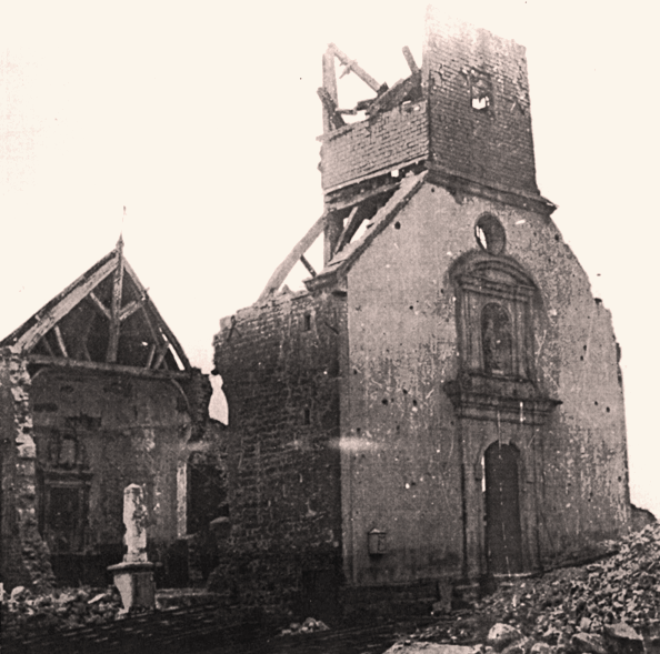 Martincourt-sur-Meuse (Meuse) L'école en ruines en 1940 CPA