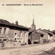 Martincourt-sur-Meuse (Meuse) La Grande rue et l'école CPA