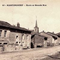 Martincourt-sur-Meuse (Meuse) La Grande rue et l'école CPA