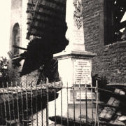 Martincourt-sur-Meuse (Meuse) Le monument aux morts en 1940 CPA