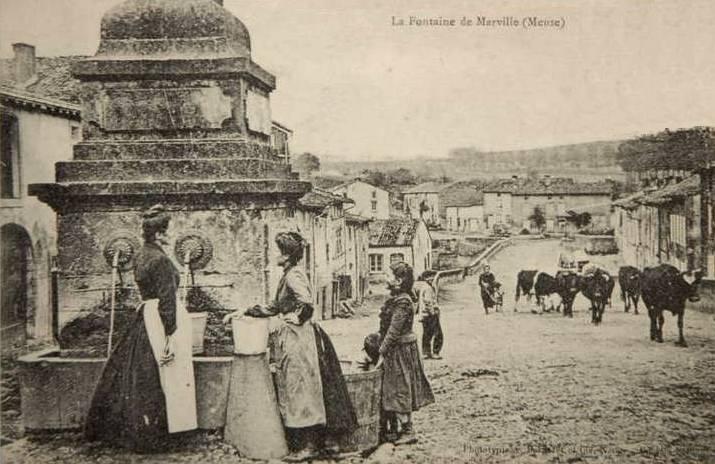 Marville (Meuse) La grande fontaine CPA