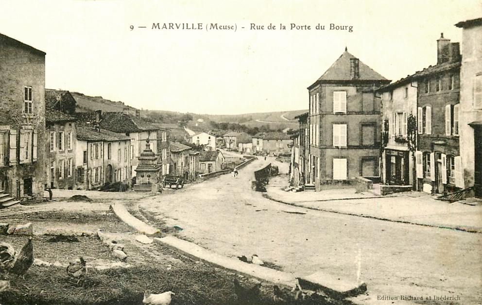 Marville (Meuse) La rue de la porte du bourg CPA