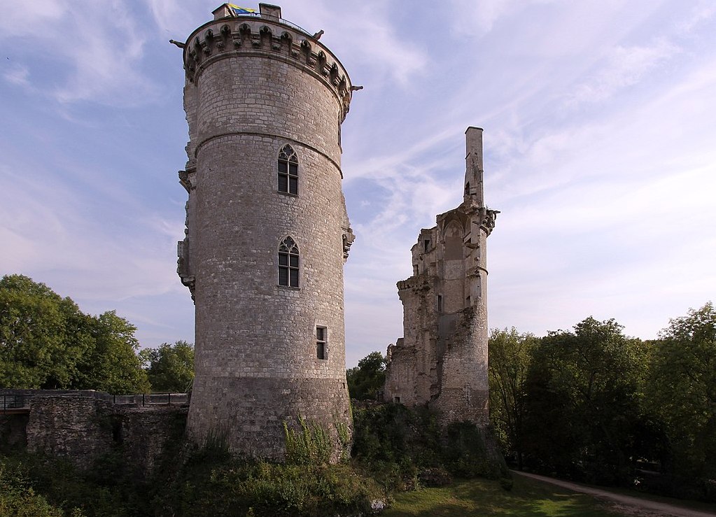 Mehun-sur-Yèvre (Cher) Le château en ruines