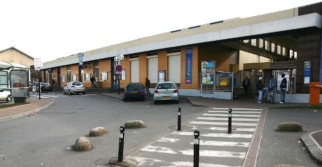 Melun seine et marne la gare en 2007 jpg