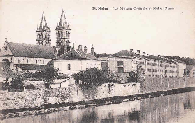 Melun seine et marne la maison centrale et la cathedrale notre dame cpa