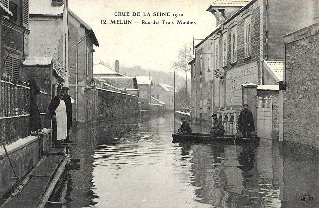 Melun seine et marne la rue des trois moulins crue 1910 cpa