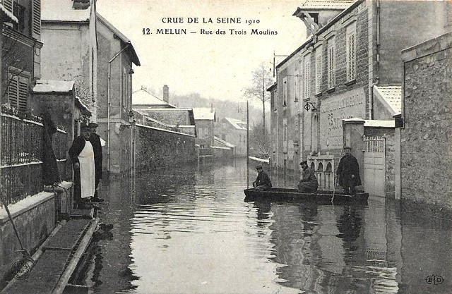 Melun seine et marne la rue des trois moulins crue 1910 cpa